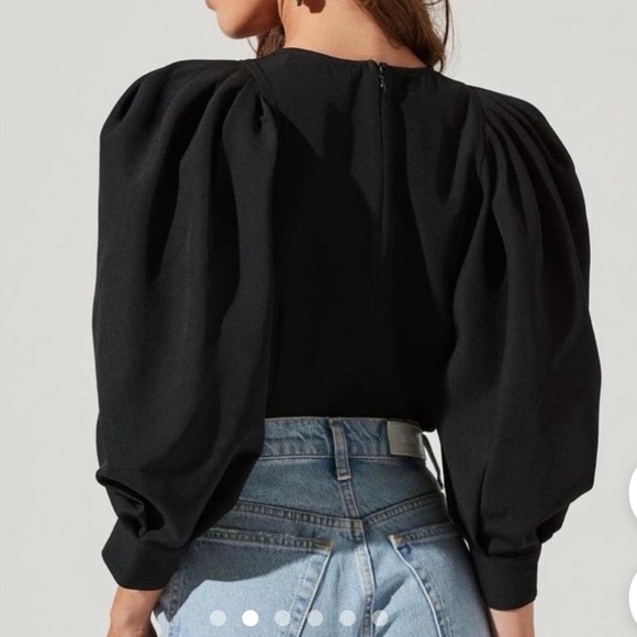 ASTR the label | size large | black bubble sleeve top - Picture 2 of 9